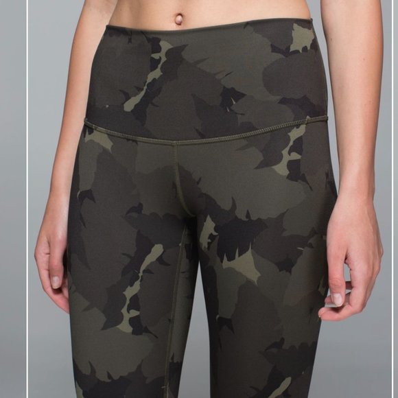 Lululemon Green Palm Camo Wunder Under Crop - Picture 2 of 8